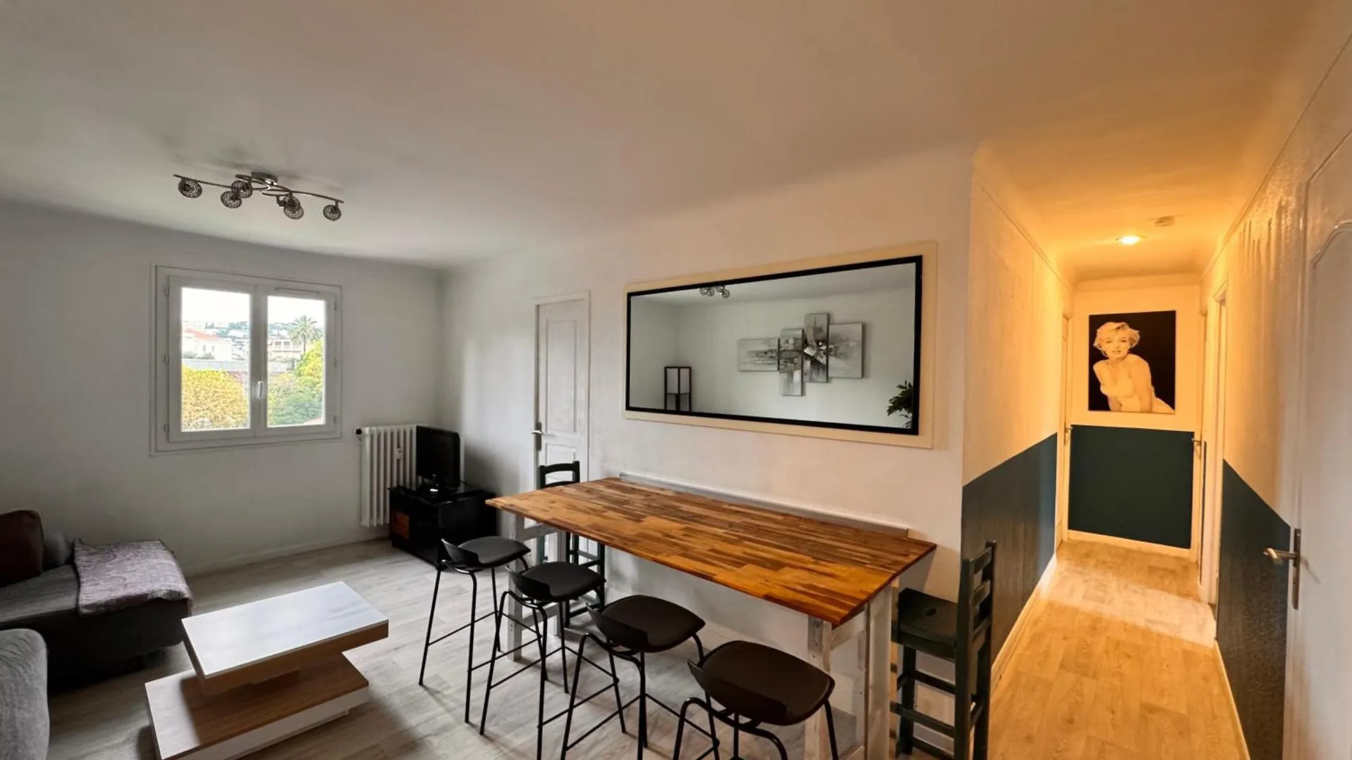 Spacieux/Paisible 5 Pieces En Plein Coeur De Nice 0*,  France